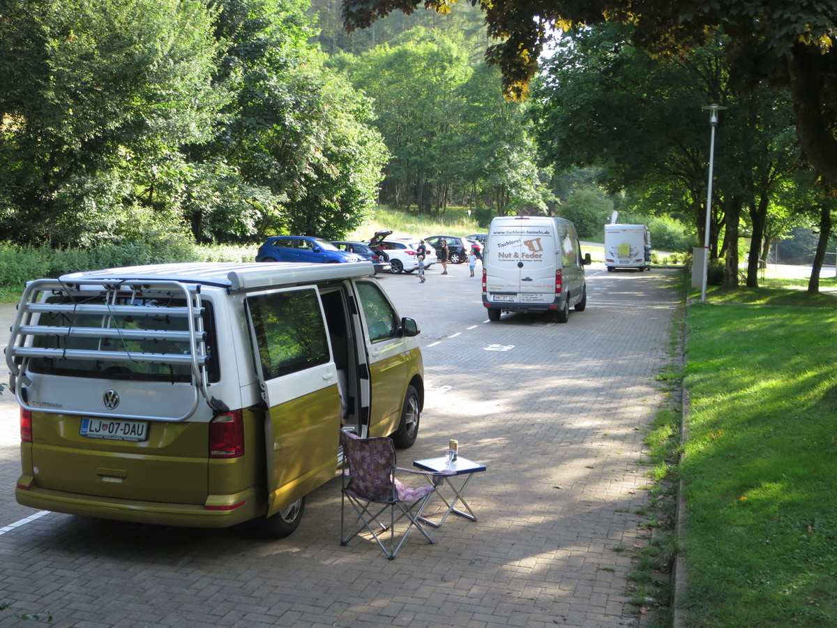 Prijetno parkirišče v kraju Sieber pri Herzberg am Harz